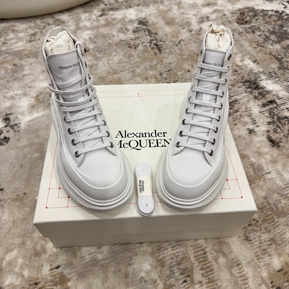 ❌SOLD❌ALEXANDER MCQUEEN
Tread Slick sneakers - Picture 15 of 15